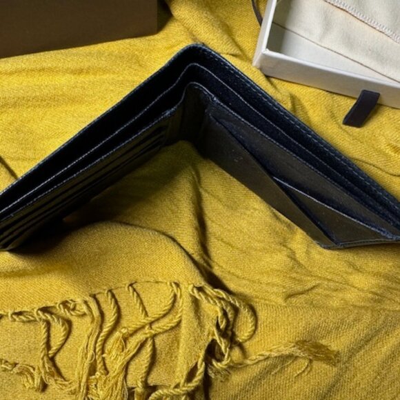 Louis Vuitton Men's Wallet - Picture 6 of 7